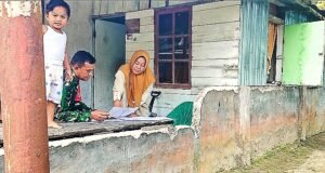 Babinsa Krueng Raya Beri Pendampingan dan Edukasi Pentingnya Akta Kelahiran