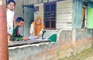 Babinsa Krueng Raya Beri Pendampingan dan Edukasi Pentingnya Akta Kelahiran