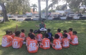 Babinsa Koramil 02/Sukakarya Dorong Generasi Muda Aktif Berolahraga dan Disiplin Berlatih