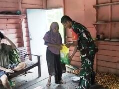 Kepedulian Babinsa Jaboi, Serda M Imron Bantu Warga Kurang Mampu di Meunasah Tuha