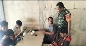 Aksi Nyata Babinsa Kuta Timu: Cegah Generasi Muda dari Jeratan Judi Online Lewat Pendekatan Persuasif