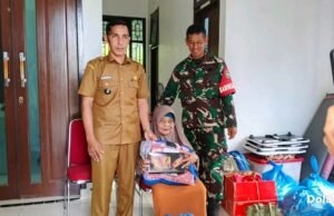Babinsa Jaboi Dampingi Penyaluran Bantuan Lansia, Wujud Kepedulian kepada Warga