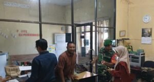 Babinsa Batee Shoek Kawal Pendataan Bansos Agar Tepat Sasaran dan Transparan