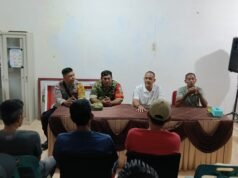 Babinsa Balohan Hadiri Rapat Evaluasi Satlinmas, Perkuat Keamanan Gampong