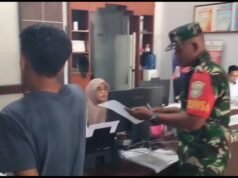 Babinsa Krueng Raya Dampingi Warga Urus Akta Kelahiran Hingga Tuntas di Dukcapil