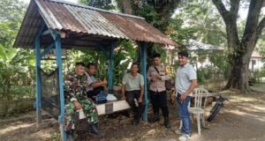 Perkuat Sinergi, Babinsa Balohan dan Bhabinkamtibmas Gelar Komsos Dengan Aparatur Gampong Pererat Koordinasi Keamanan