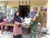 Hadir di Tengah Masyarakat, Babinsa Paya Dampingi Penyaluran Bantuan Pangan Kepada Warga
