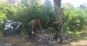 “Keringat Babinsa untuk Pengabdian: Serda Khadafi Dukung Kelancaran Pembangunan Rumah Warga Binaan”