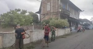 Awali Pagi dengan Aksi Nyata, Babinsa Kuta Ateuh dan Warga Gotong Royong Bersihkan Lingkungan Jurong M. Thaib