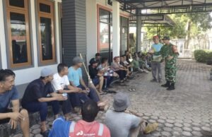 Babinsa Kuta Ateuh Ajak Warga Perkuat Budaya Gotong Royong dan Peduli Kebersihan Lingkungan
