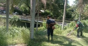 Babinsa Balohan dan Warga Gotong Royong Percantik Taman Gampong, Wujudkan Lingkungan Bersih dan Nyaman