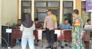 Babinsa Koramil 02/Sukakarya Kawal Penyaluran Bantuan Anak Yatim dan Penyandang Disabilitas di Paya Seunara