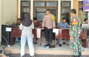 Babinsa Koramil 02/Sukakarya Kawal Penyaluran Bantuan Anak Yatim dan Penyandang Disabilitas di Paya Seunara