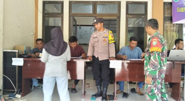 Babinsa Koramil 02/Sukakarya Kawal Penyaluran Bantuan Anak Yatim dan Penyandang Disabilitas di Paya Seunara
