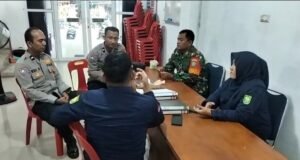 Sinergitas TNI-Polri, Babinsa Kuta Timu Laksanakan Komsos Bersama Binmas Polres Sabang