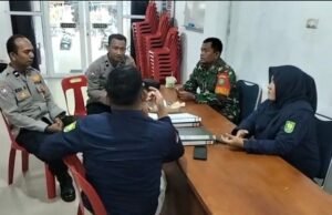 Sinergitas TNI-Polri, Babinsa Kuta Timu Laksanakan Komsos Bersama Binmas Polres Sabang