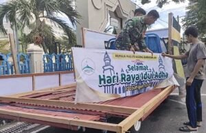 Babinsa Kuta Ateuh Dukung Kreativitas Remaja Masjid dalam Persiapan Mobil Takbiran Idul Adha 1447 H