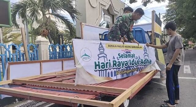 Babinsa Kuta Ateuh Dukung Kreativitas Remaja Masjid dalam Persiapan Mobil Takbiran Idul Adha 1447 H