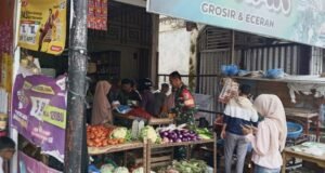 Hari Meugang Idul Adha 1447 H/2026 M, Babinsa Gampong Cot Ba’U Monitoring Aktivitas Jual Beli Warga