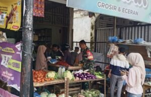 Hari Meugang Idul Adha 1447 H/2026 M, Babinsa Gampong Cot Ba’U Monitoring Aktivitas Jual Beli Warga
