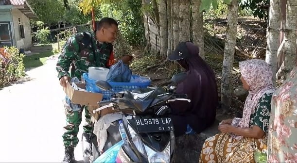 Babinsa Keuneukai Ajak Warga Tingkatkan Kepedulian terhadap Situasi Lingkungan
