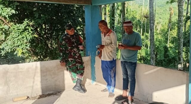Babinsa Batee Shoek Ajak Warga Bijak Bermedia Sosial Melalui Komsos