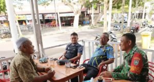 Komsos Babinsa Kuta Barat Wujudkan Kebersamaan dan Keamanan Wilayah