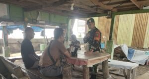 Babinsa Kuta Ateuh Imbau Warga Awasi Anak Bermain Petasan di Hari Raya Idul Adha