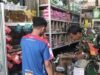 Pantau Harga Sembako, Babinsa Beurawang Pastikan Kebutuhan Warga Tetap Terjangkau