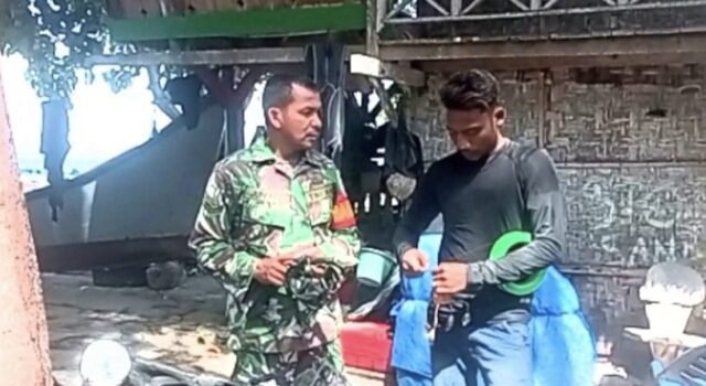Babinsa Paya Berikan Motivasi kepada Nelayan Gurita, Ingatkan Pentingnya Keselamatan Melaut