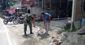 Babinsa Hadir di Tengah Masyarakat, Bantu Pembangunan Fasilitas Rumah Warga Binaan