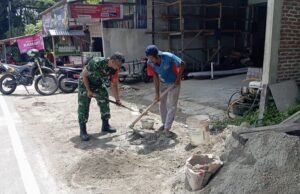 Babinsa Hadir di Tengah Masyarakat, Bantu Pembangunan Fasilitas Rumah Warga Binaan