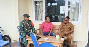 Komsos Bersama Keuchik dan Warga, Babinsa Batee Shoek Perkuat Silaturahmi dan Jaring Informasi Wilayah