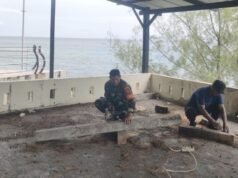 Babinsa Kuta Ateuh Bantu Warga Bangun Tempat Usaha, Dukung Peningkatan Ekonomi Masyarakat