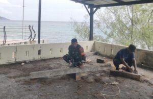 Babinsa Kuta Ateuh Bantu Warga Bangun Tempat Usaha, Dukung Peningkatan Ekonomi Masyarakat