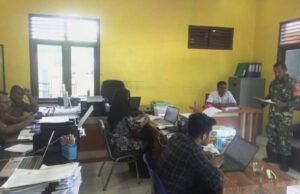 Perbarui Data Wilayah, Babinsa Gampong Paya Laksanakan Puldata Ter Bersama Aparatur Desa