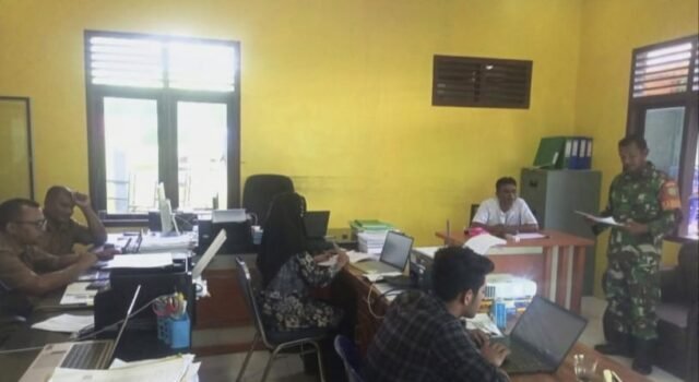 Perbarui Data Wilayah, Babinsa Gampong Paya Laksanakan Puldata Ter Bersama Aparatur Desa