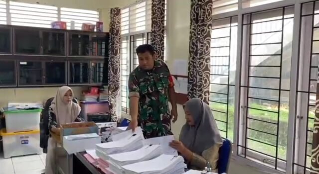 Perkuat Data Teritorial, Babinsa Ie Meulee Laksanakan Puldata Demografi Bersama Perangkat Gampong