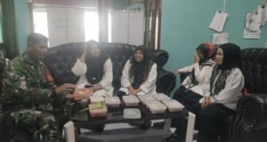 Babinsa Kuta Ateuh Pantau Pemberian Makanan Tambahan untuk Anak Stunting, Dukung Generasi Sehat di Sabang