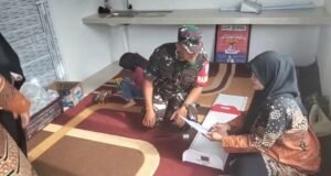 Babinsa Koramil 02/Sukakarya Dampingi Kegiatan Posyandu di Gampong Krueng Raya, Tingkatkan Kesehatan Ibu dan Anak