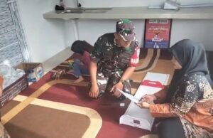 Babinsa Koramil 02/Sukakarya Dampingi Kegiatan Posyandu di Gampong Krueng Raya, Tingkatkan Kesehatan Ibu dan Anak