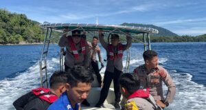 Kapolres Sabang Bersama Masyarakat Bersihkan Jaring Pukat di Perairan Wisata Iboih