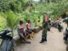 Babinsa Koramil 02/Sukakarya Pererat Silaturahmi dengan Warga Melalui Komsos di Gampong Batee Shoek