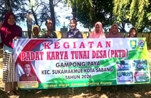 Babinsa Koramil 01/Sukajaya Bersama Warga Gampong Paya Sukseskan Program Padat Karya Tunai Desa