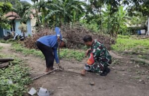 Babinsa Iboih Bantu Warga Bangun Rumah, Wujud Kepedulian TNI di Tengah Masyarakat