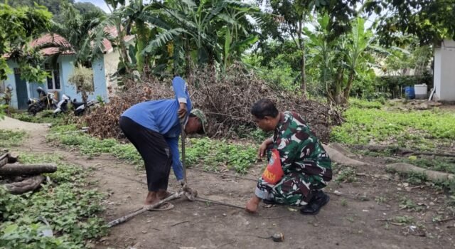 Babinsa Iboih Bantu Warga Bangun Rumah, Wujud Kepedulian TNI di Tengah Masyarakat