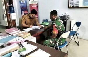 Babinsa Kuta Timu Jembatani Kebutuhan Administrasi Kependudukan Masyarakat