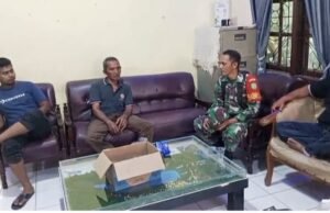 Babinsa Aneuk Laot Jalin Komsos dengan Warga Penerima Bantuan Pangan, Perkuat Silaturahmi dan Kepedulian Sosial