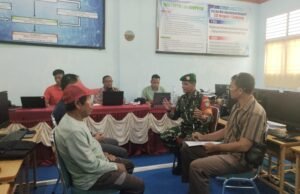 Babinsa Kuta Ateuh Jalin Komunikasi Sosial dengan Dewan Guru, Bahas Keamanan Lingkungan Sekolah