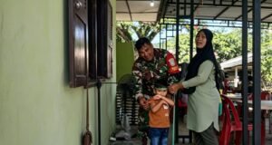 “Babinsa Balohan Dampingi Posyandu Merpati, Perkuat Sinergi TNI dan Tenaga Kesehatan Layani Masyarakat”